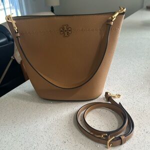Tory Burch shoulder bag in Tan pebbled leather
